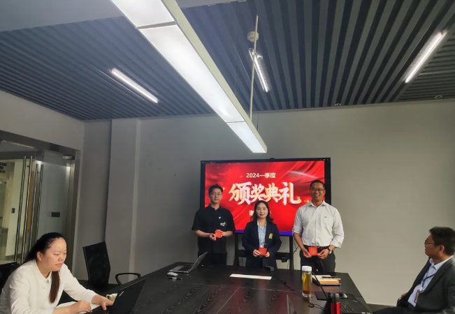 GA黄金甲风管销售中心员工一季度颁奖